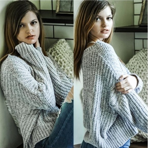 BEAUTIFUL AMAZINGLY SOFT CHENILLE KNIT SWEATER! - Picture 4 of 6